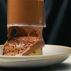 ‘Mini-cake invertida’, así es la tarta de chocolate más viral de Madrid
