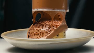 ‘Mini-cake invertida’, así es la tarta de chocolate más viral de Madrid