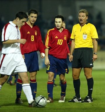 Amistoso con la selección sub 21 ante Inglaterra. Juanto a él Gabi.