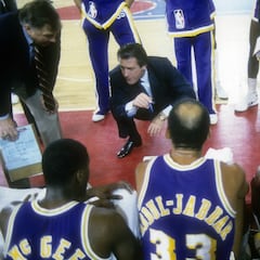 Los Lakers honrarán a Pat Riley con una estatua