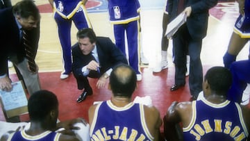 El equipo angelino develará una estatua del legendario entrenador y estará junto a jugadores históricos como Kobe Bryant, Magic Johnson y Kareem Abdul-Jabbar.