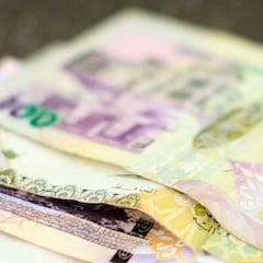 ¿Cuál es la moneda de Qatar y cuál es el tipo de cambio respecto al dólar?