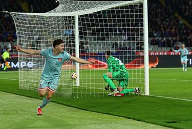 Griezmann sacó el córner desde la derecha, Lenglet peinó hacia el segundo palo y ahí apareció totalmente solo Julián.
