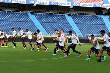 La Selección Colombia entrenó por primera vez en el Metropolitano para preparar el duelo ante Argentina. Activación física, movilidad y definición fueron los trabajos del equipo nacional 