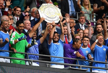 Fue en la Premier League dónde David Silva adquirió la talla de estrella mundial y alcanzó la categoría de leyenda, llegando a convertirse en un jugador adorado por la afición ‘citizen’ y alcanzando la capitanía en su última temporada.