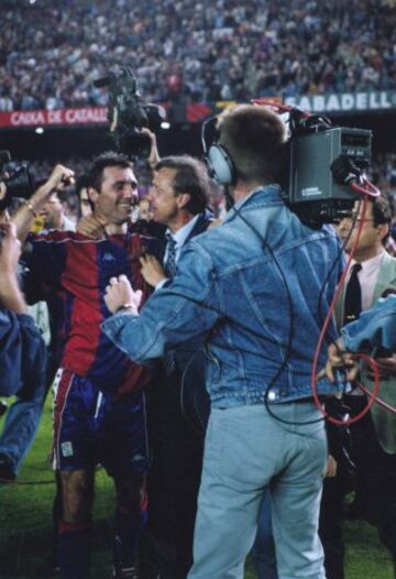 Fue contratado por el FC Barcelona el 4 de mayo de 1988, pero no será hasta la temporada 1990/91 cuando consiga ganar la Liga, iniciándose así un ciclo ganador del Barça. Logrará cuatro campeonatos de Liga seguidos 90/91, 91/92, 92/93 y 93/94.