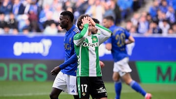 Riquelme, ante el Oviedo.