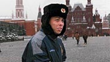 <B>EN LA PLAZA ROJA</B>. Ronaldo pasó un fin de semana "muy divertido" en Moscú durante sus minivacaciones. Se le vio en una discoteca junto a Kafelnikov y una modelo.