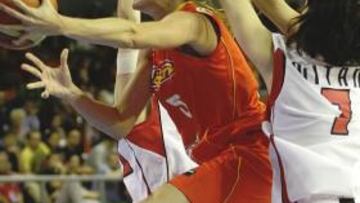 Marta Fernández (la hermana de Rudy) en una acción del partido ante Japón.