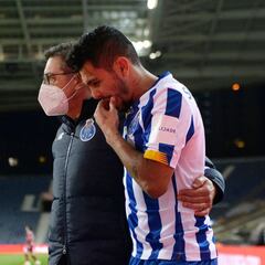 Tecatito Corona enciende las alarmas en el Tri por lesión