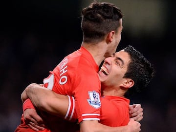 Coutinho y Suárez celebran un gol.