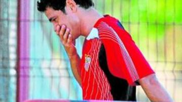 <b>MALA SUERTE. </b>Acosta se retira llorando del entrenamiento.