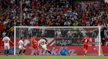 1-0. André Silva marcó el primer gol.