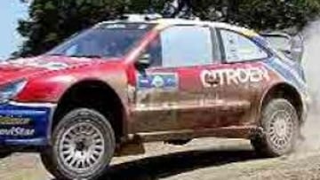 <b>VOLANDO SOBRE LA TIERRA.</b> El Citroen de Sainz, a toda máquina.
