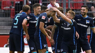 Hertha Berlin's Montenegrin forward Stevan Jovetic (2L) celebrates with teammates after he scored the opening goal during the German first division Bundesliga football match between FC Cologne and Hertha BSC Berlin in Cologne, western Germany, on Aug