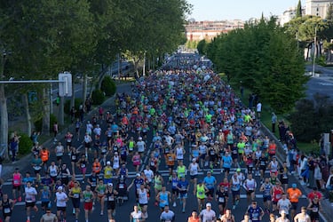 Cientos de personas participan en la 47ª edición del Zurich Rock 'N' Roll Running Series, a 27 de abril de 2025, en Madrid (España).