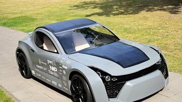 Student team TU/ecomotive from the Eindhoven University of Technology has developed a sustainable electric passenger car that captures more carbon dioxide (CO2) than it emits while driving. It is a concept car called Zem, which contributes to reducing the global warming by storing CO2 that it captures while driving with its special designed filters.
Zem is completely 3D-printed using recycled plastic (PETG) that has been strengthened with either glass fibers (body panels), or carbon fibers (monocoque). The interior has also been 3D-printed with recycled plastics, including the chairs, which have then been covered with recyclable foam from foamplant and finished of with pinatex leather (pineapple based). 3D-printing the majority of the car will have a very positive effect on the reusability and recyclability of Zem. This is because these 3D-printed parts can be shredded and the plastic can be recycled again.
photocredit: Bart van Overbeeke
Het studententeam TU/ecomotive van de Technische Universiteit in Eindhoven heeft een duurzame elektrische passagiersauto ontwikkeld dat meer koolstofdioxide (CO2) opneemt tijdens het rijden dan dat het uitstoot. Het is de concept auto genaamd Zem, dat bijdraagt aan het verminderen van de opwarming van de aarde doordat het CO2 afvangt tijdens het rijden door gebruik te maken van speciaal ontworpen filters.
Zem is volledig 3D-geprint met gerecycled plastic (PETG) dat is versterkt met ofwel glasvezel (carrosserie panelen), of carbon (monocoque). Het interieur, inclusief de stoelen, is ook 3D-geprint met gerecycled plastic. De stoelen zijn vervolgens bedekt met recyclebaar foam van foamplant en afgewerkt met pinatex leer (gemaakt van ananas). Het 3D-printen van het grootste deel van de auto heeft een erg positief effect op de herbruikbaarheid en recyclebaarheid van Zem. Dit komt doordat deze 3D-geprinte onderdelen versnipperd kunnen worden en het plastic op deze manier opnieuw kan worden gebruikt.
foto: Bart van Overbeeke