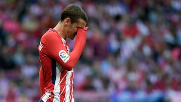 Griezmann, muy afectado al ser pitado por un sector de la afici&oacute;n en el Atl&eacute;tico-Eibar. 