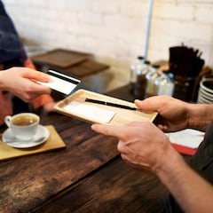 Piden el primer plato, vino y el escándalo al ver la cuenta es tan grande que acaban interviniendo las autoridades