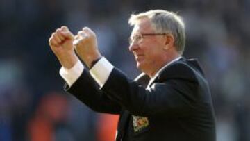 Alex Ferguson ha sido nombrado como mejor entrenador del año de la Premier League en su última temporada en los banquillos.