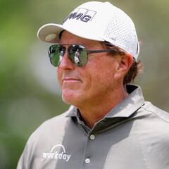 Mickelson backtracks on Saudi Super Golf League comments