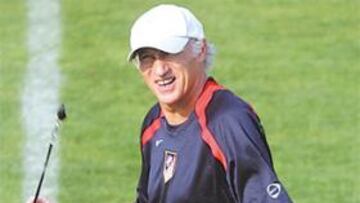 <b>LA ESPERANZA. </b>Llega la hora de la verdad para Bianchi, quien quiere debutar con buen pie en la Liga española. El argentino es un ídolo para la afición atlética.