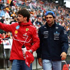 Sanción a Sainz por llegar tarde al himno de Japón