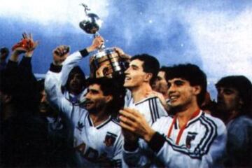 En 1991, el cuadro dirigido por Mirko Jozić levantó por primera y única vez el título para un equipo chileno. Derrotó a Olimpia en la final.