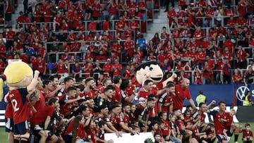 Osasuna, celebrando la clasificación para la Conference League.