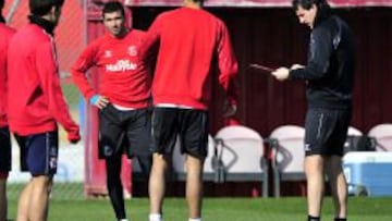 Reyes, durante un entrenamiento, volverá ante el Córdoba.