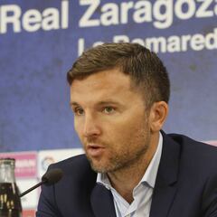 Lalo anuncia los fichajes de Igbekeme, Medina y Aguirre