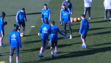 El '¡ooohh!' del rondo lo dice todo: caño de Ramos a Carvajal