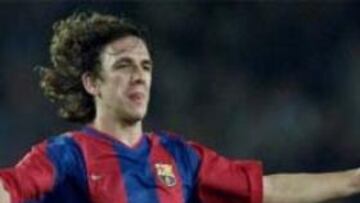 <b>SIN NADA</b>. No se verá nada más que los colores propios de la camiseta.