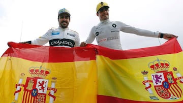 13/05/18 GRAN PREMIO DE ESPA&Ntilde;A DE FORMULA UNO F1 EN EL CIRCUITO DE MONTMELO
 FERNANDO ALONSO Y CARLOS SAINZ  CON LA BANDERA ESPA&Ntilde;OLA 