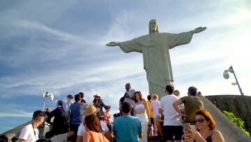 Chilenos y peruanos sueñan con la Copa desde el Cristo Redentor