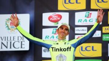 Alberto Contador, en el podio de la pasada Par&iacute;s-Niza.