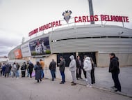 Colas de aficionados.