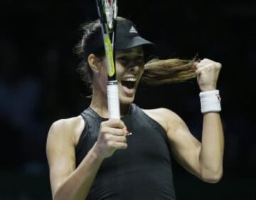 Ana Ivanovic venció a Simona Halep, pero igual quedó eliminada del Masters.