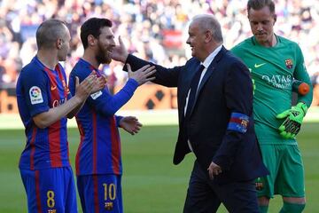 Barcelona's Argentinian forward Lionel Messi is congratulated by Barcelona staff member Carles Nadal.