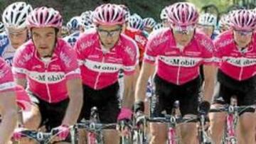 <b>CONTROL ALEMÁN. </b>El T-Mobile, con Ullrich de amarillo, respondió a los ataques españoles.