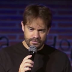 Quién es Juan Dávila, el humorista del momento al que todos los famosos quieren ver