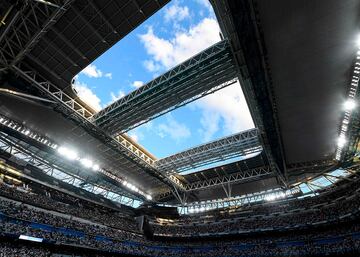 Mientras la competición avanza con grandes partido como el de ayer, el nuevo Santiago Bernabéu ya va cogiendo forma.