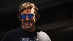 Fernando Alonso , en el 'paddock' de Austin 2022.