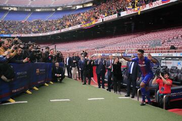 Yerry Mina presentado presentado en el Barcelona en el Camp Nou