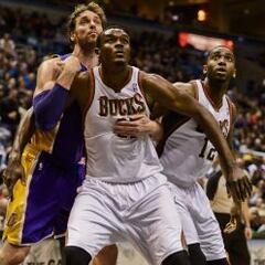 Los Lakers volvieron a hacer el ridículo, esta vez en Milwaukee