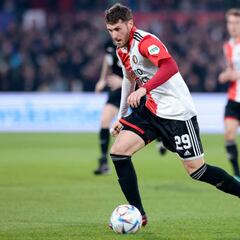 Santiago Giménez comienza a edificar su estatus de ídolo con el Feyenoord