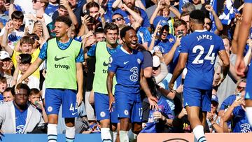 Chelsea's English midfielder Raheem Sterling (C) celebrates with teammates after scoring their second goal during the English Premier League football match between Chelsea and Leicester City at Stamford Bridge in London on August 27, 2022. (Photo by CARLOS JASSO / AFP) / RESTRICTED TO EDITORIAL USE. No use with unauthorized audio, video, data, fixture lists, club/league logos or 'live' services. Online in-match use limited to 120 images. An additional 40 images may be used in extra time. No video emulation. Social media in-match use limited to 120 images. An additional 40 images may be used in extra time. No use in betting publications, games or single club/league/player publications. /