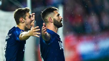 Vienna (Austria), 25/09/2022.- Marko Livaja (R) of Croatia celebrates after scoring the 2-1 lead during the UEFA Nations League soccer match between Austria and Croatia in Vienna, Austria, 25 September 2022. (Croacia, Viena) EFE/EPA/CHRISTIAN BRUNA