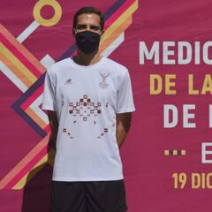 Presentan medalla, playera y ruta del Medio Maratón CDMX 2021