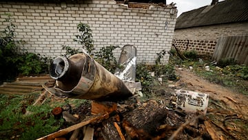 A Russian missile is seen lying at the garden of a house, following an early morning missile strike, as Russia's attack on Ukraine continues, in Kramatorsk, Donetsk region, Ukraine, October 4, 2022. REUTERS/Zohra Bensemra      TPX IMAGES OF THE DAY